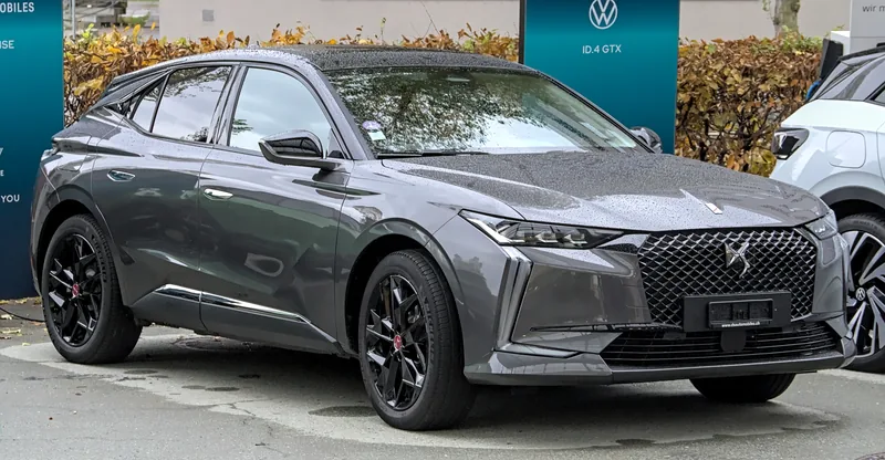 DS N°4 PHEV 225